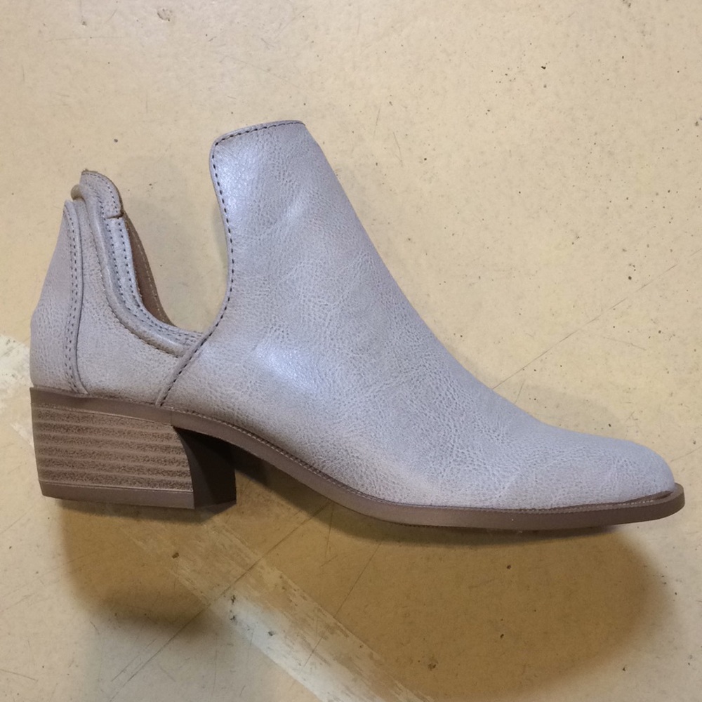 NIB Stone Burnished Ankle Boots